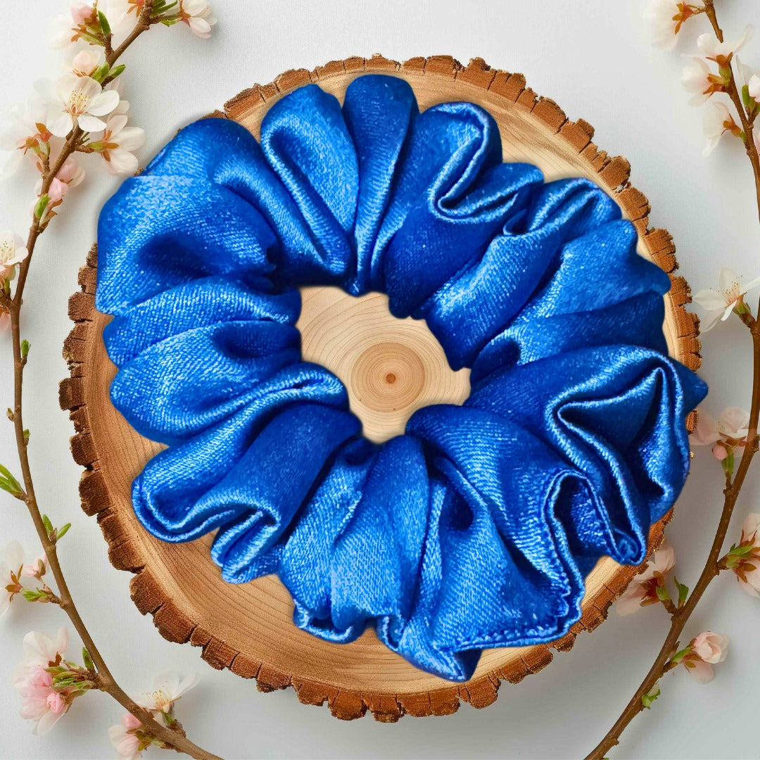 Floral print cotton scrunchie for a fun and fresh spring look.