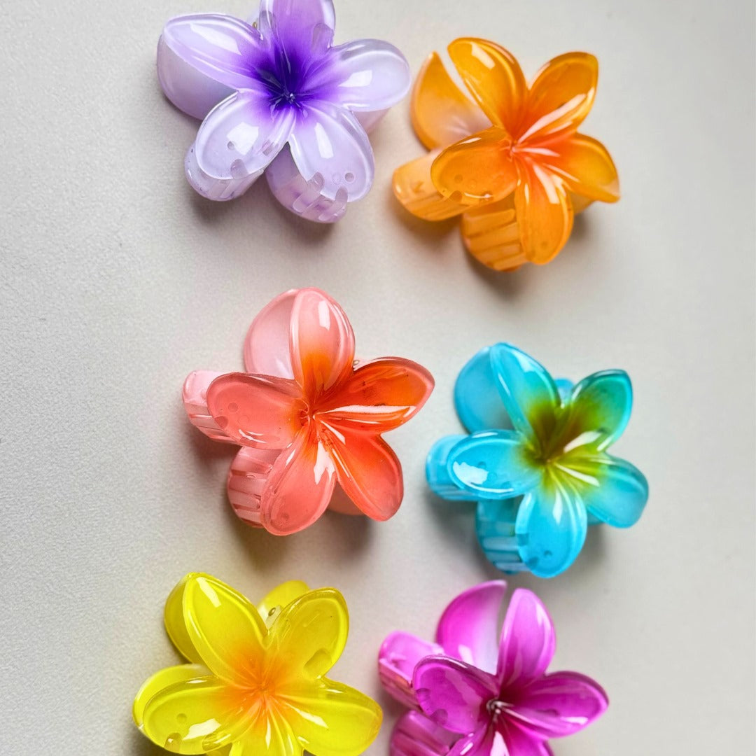 Flower-shaped hair clutcher – decorative floral clip for stylish updos