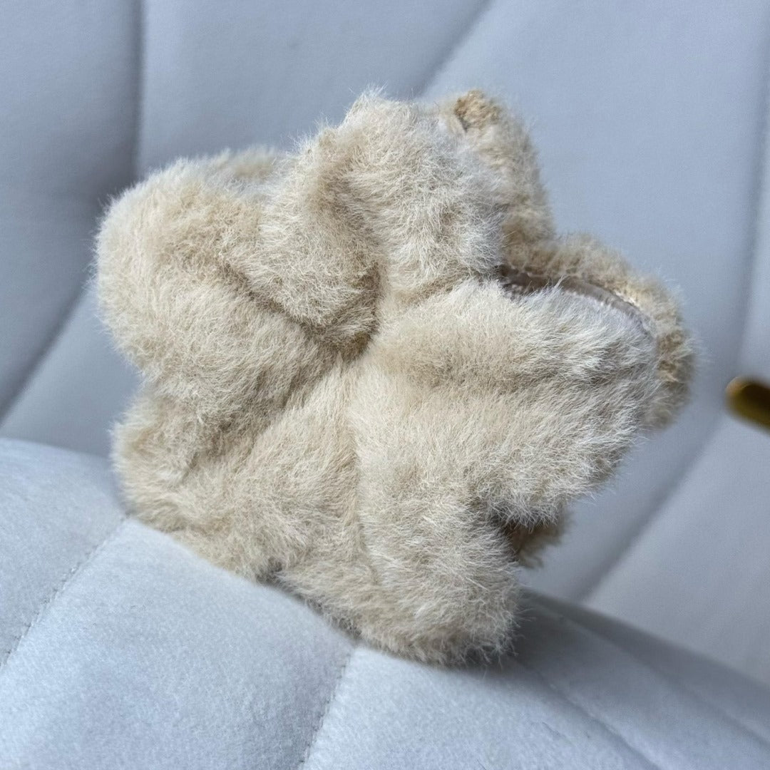 Versatile Furr Star claw clip with a comfortable grip, perfect for daily use and special occasions.