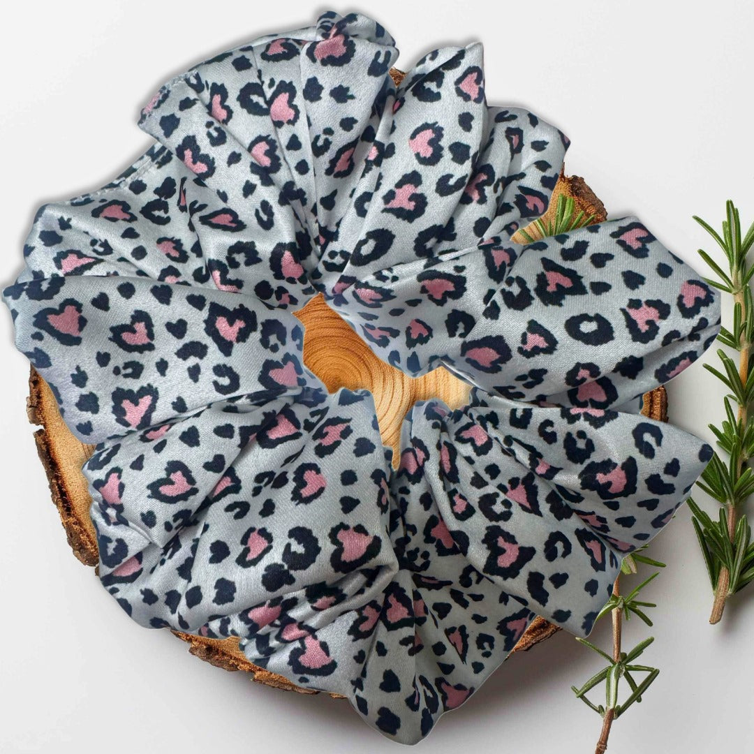 Leopard print scrunchie – fashionable hair accessory
