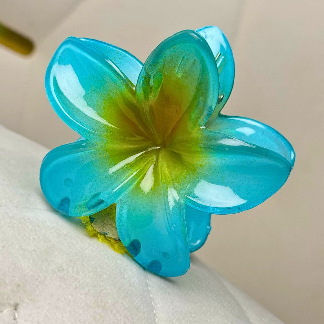 Elegant flower-shaped hair claw – perfect for weddings or formal occasions