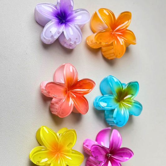 Flower-shaped hair clutcher – decorative floral clip for stylish updos
