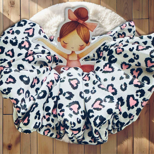 Trendy leopard print hair scrunchie set – fashion-forward look